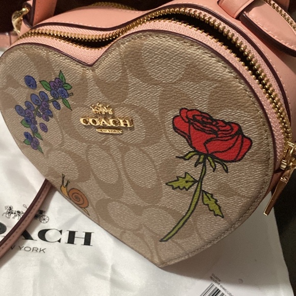 Coach observed by us heart shaped purse New - Picture 4 of 6